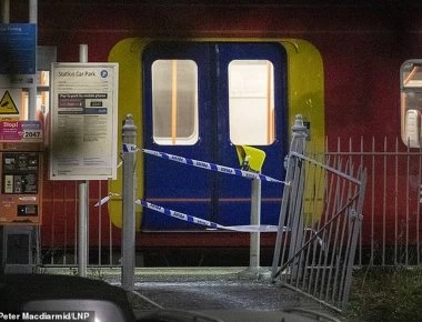 Άγρια δολοφονία σε τρένο: Τον μαχαίρωσε χωρίς δισταγμό μπροστά στα μάτια του γιου του (φώτο)
